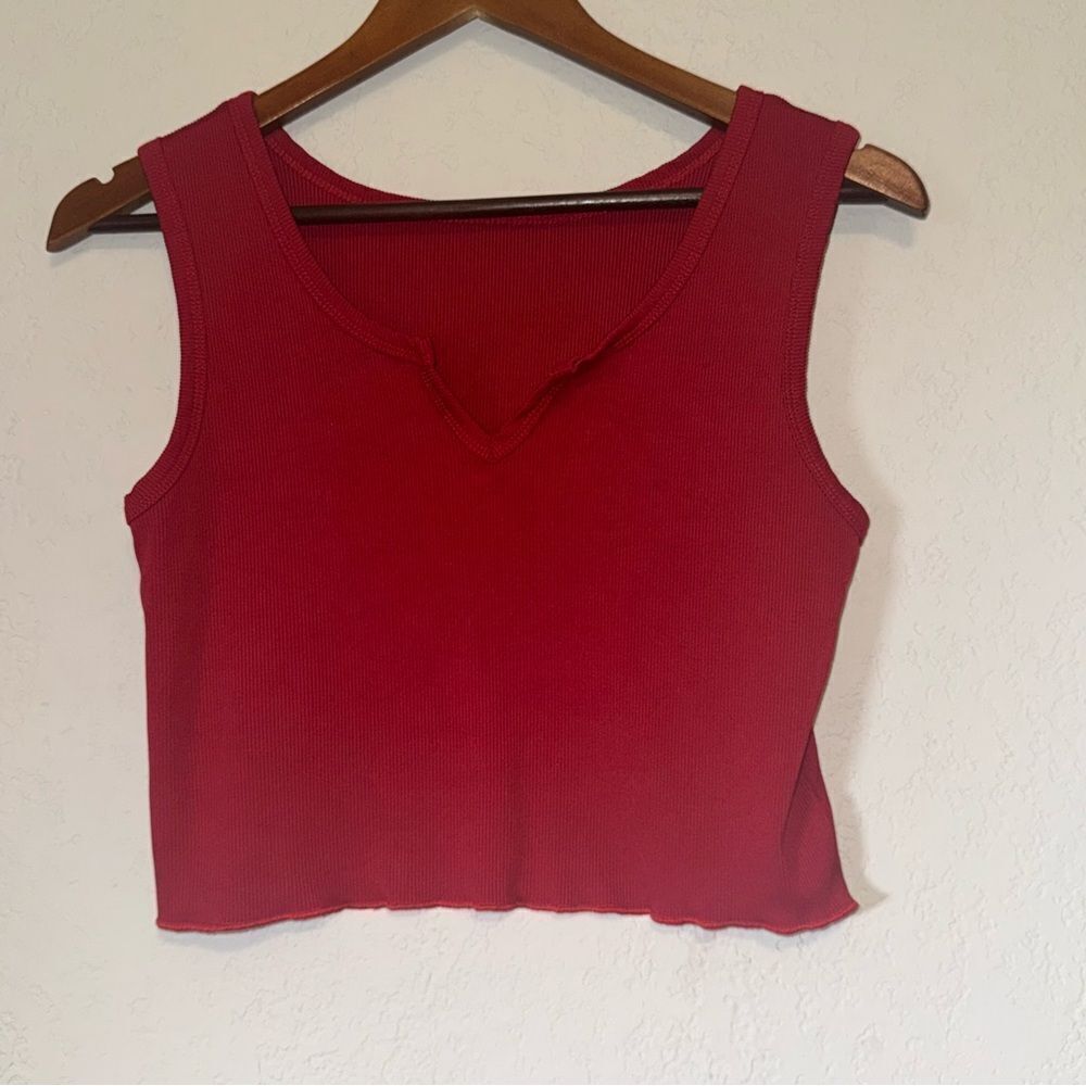 Red Ribbed Fitted Crop Tank Top - Picture 3 of 6